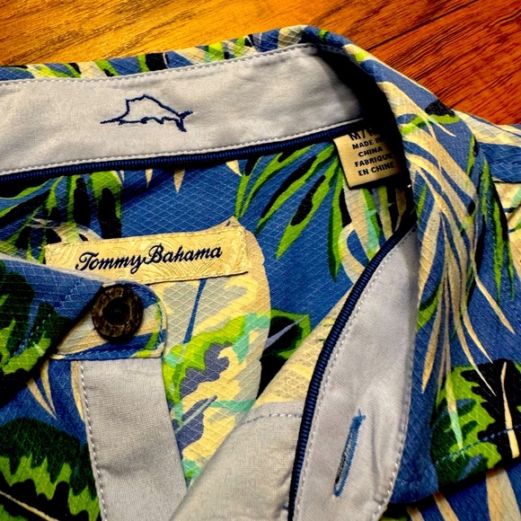 Tommy Bahama Med Button Down Silk Blue Palm Leaf Camp Shirt Men Short Sleeve - Picture 2 of 8
